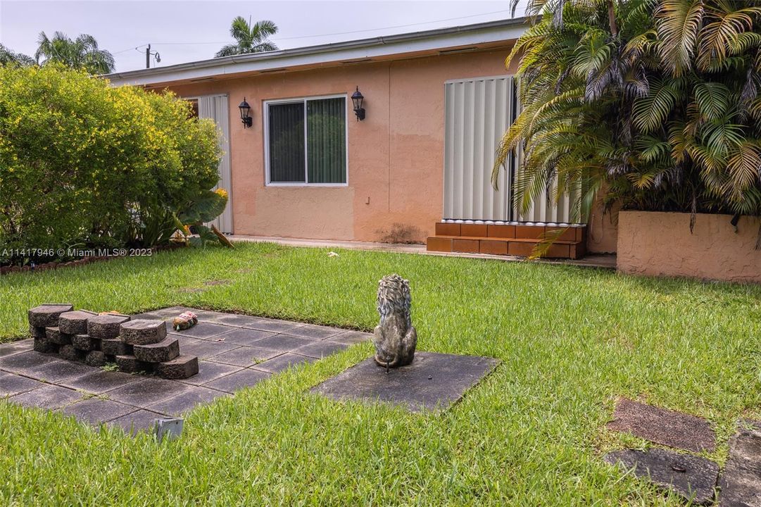 Recently Sold: $689,000 (4 beds, 4 baths, 2337 Square Feet)