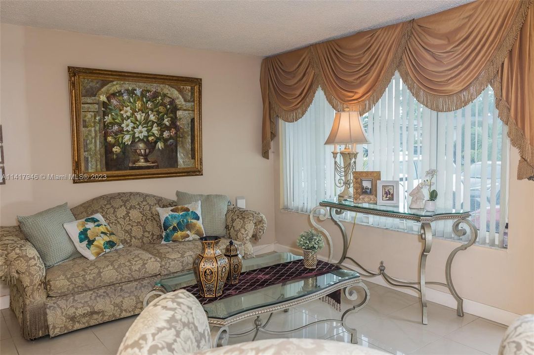 Recently Sold: $689,000 (4 beds, 4 baths, 2337 Square Feet)