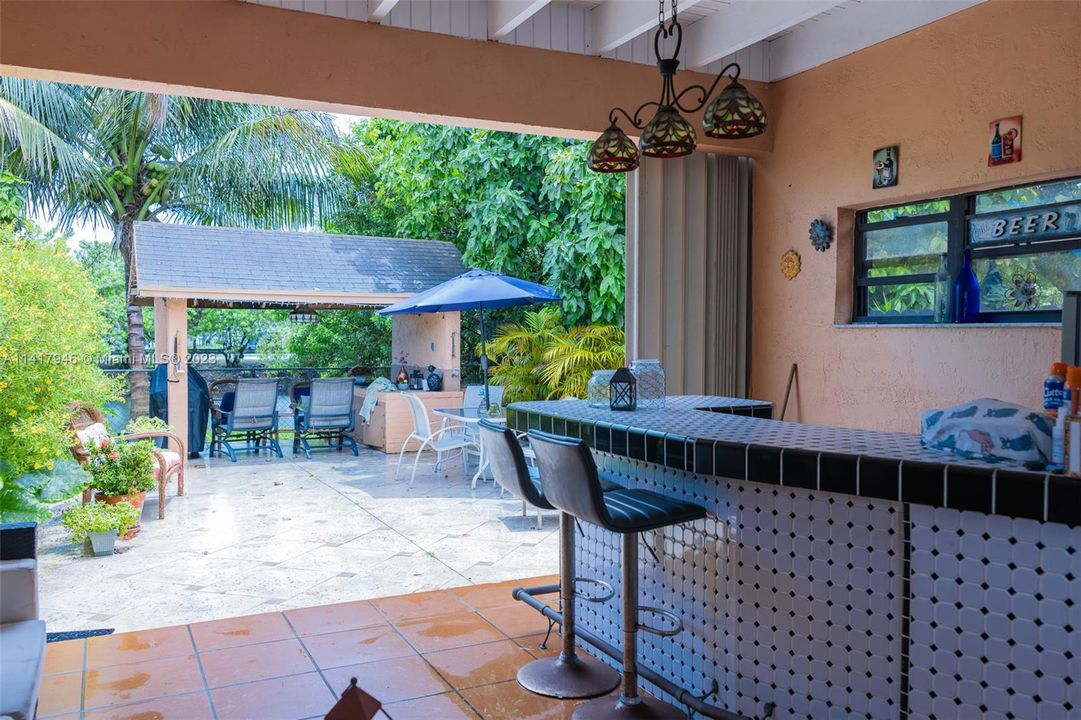 Recently Sold: $689,000 (4 beds, 4 baths, 2337 Square Feet)