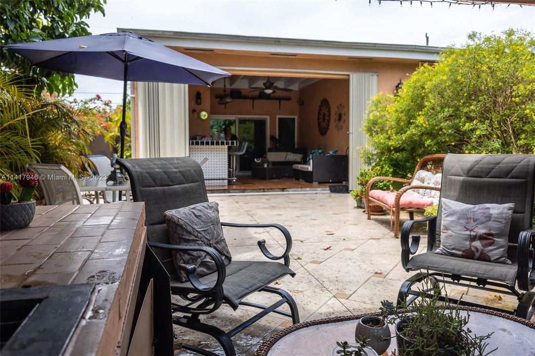 Recently Sold: $689,000 (4 beds, 4 baths, 2337 Square Feet)