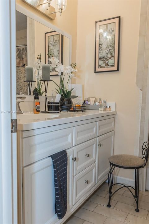 Recently Sold: $689,000 (4 beds, 4 baths, 2337 Square Feet)