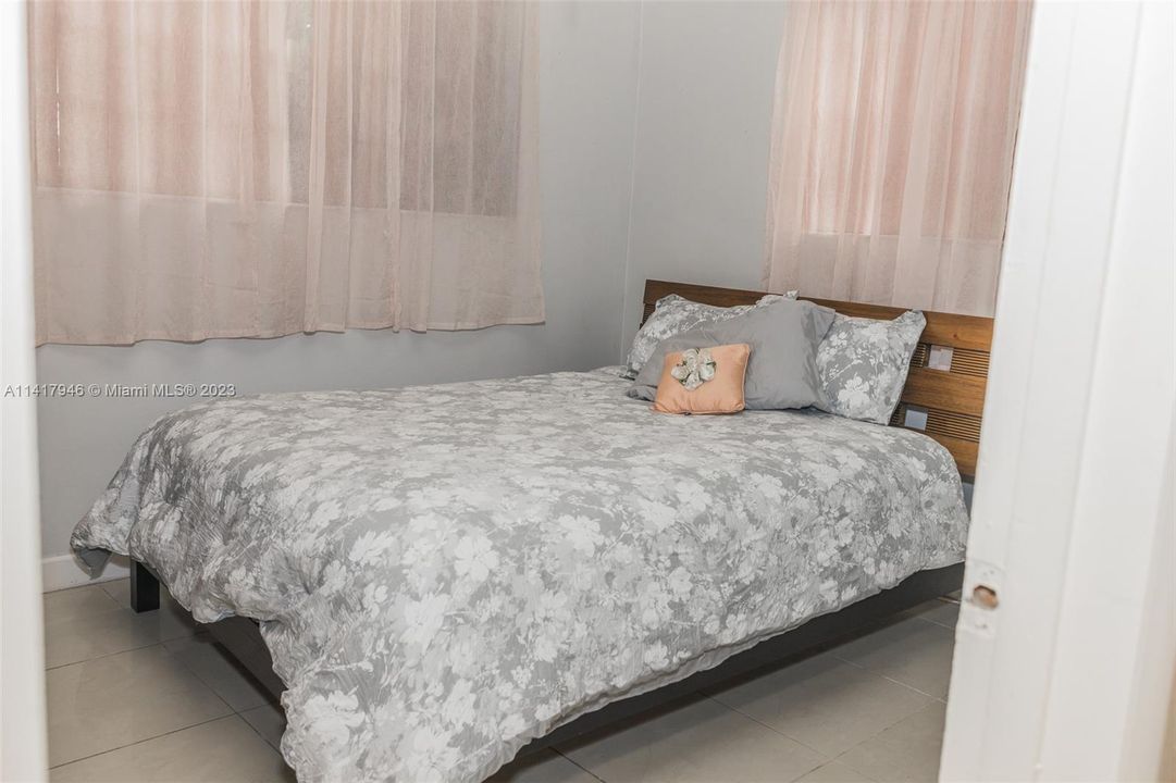 Recently Sold: $689,000 (4 beds, 4 baths, 2337 Square Feet)