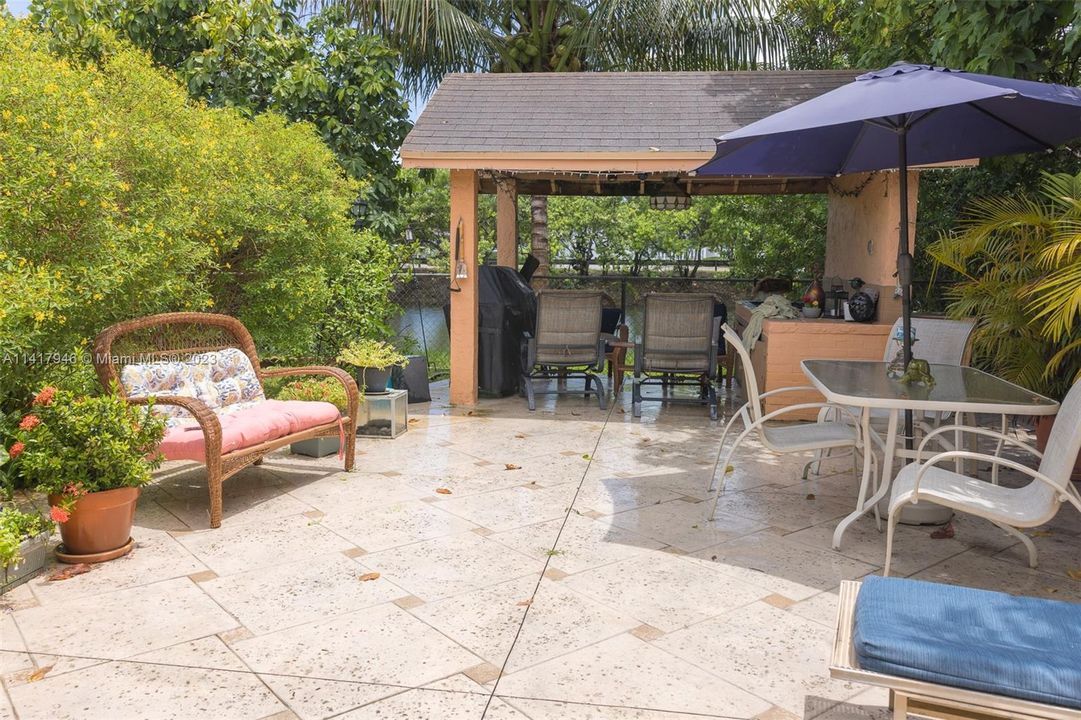 Recently Sold: $689,000 (4 beds, 4 baths, 2337 Square Feet)