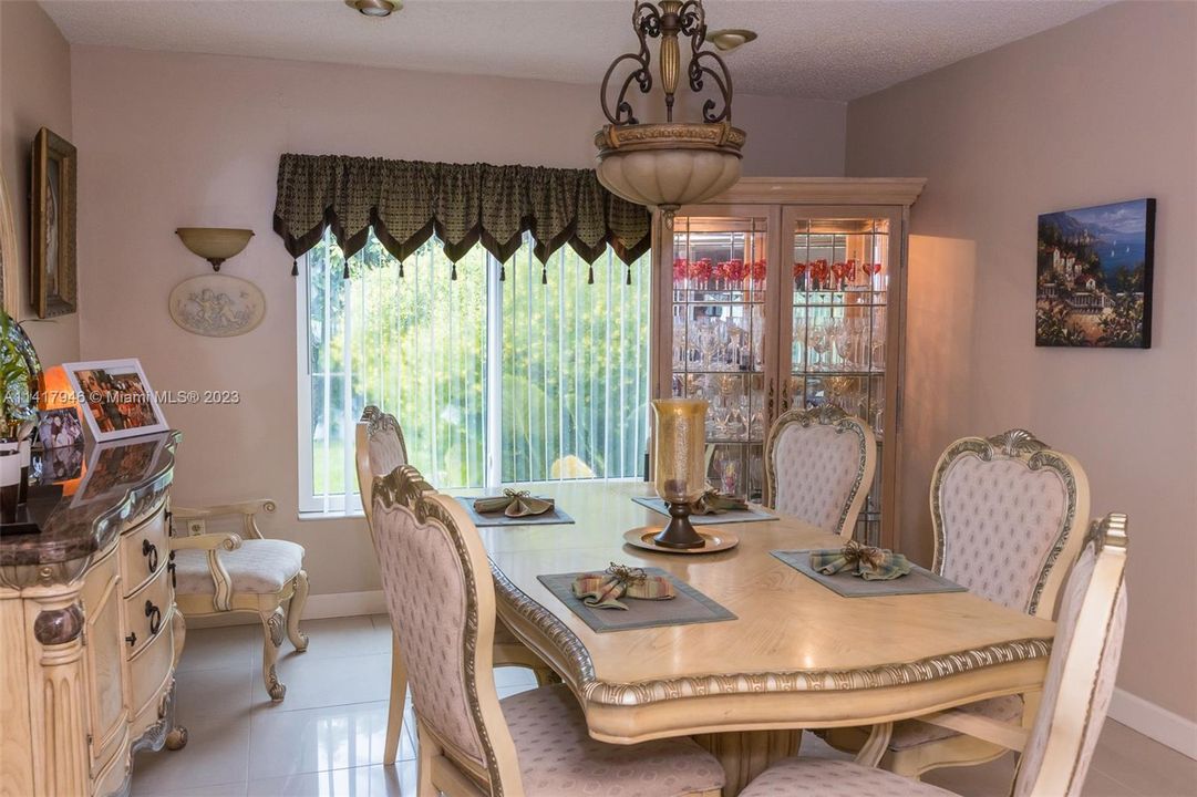 Recently Sold: $689,000 (4 beds, 4 baths, 2337 Square Feet)