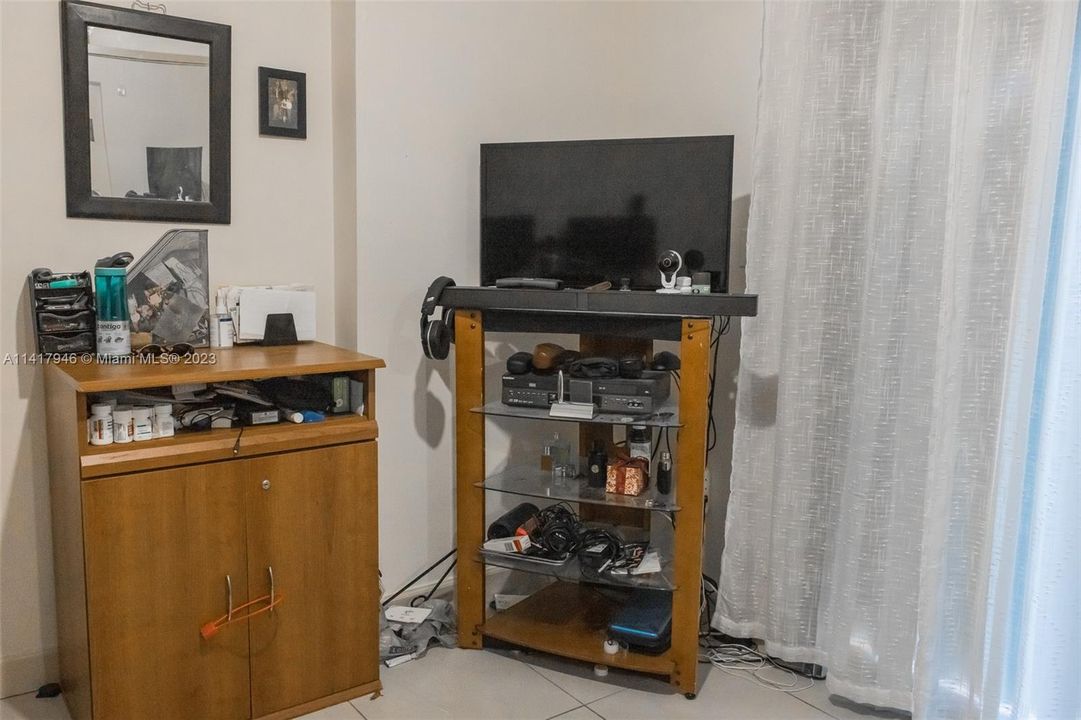 Recently Sold: $689,000 (4 beds, 4 baths, 2337 Square Feet)