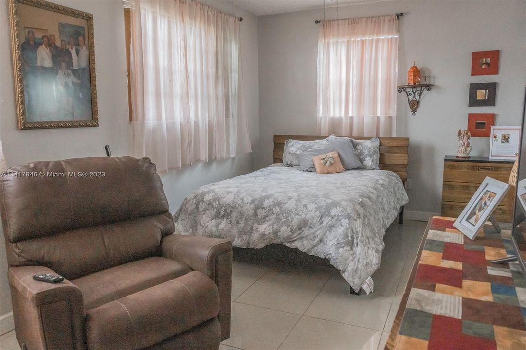 Recently Sold: $689,000 (4 beds, 4 baths, 2337 Square Feet)