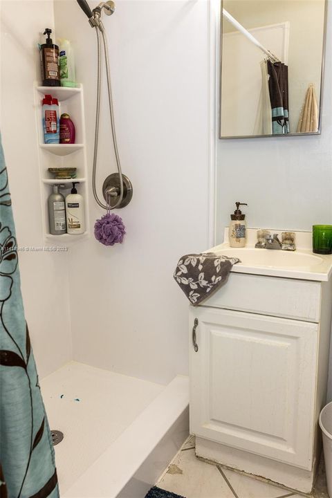 Recently Sold: $689,000 (4 beds, 4 baths, 2337 Square Feet)