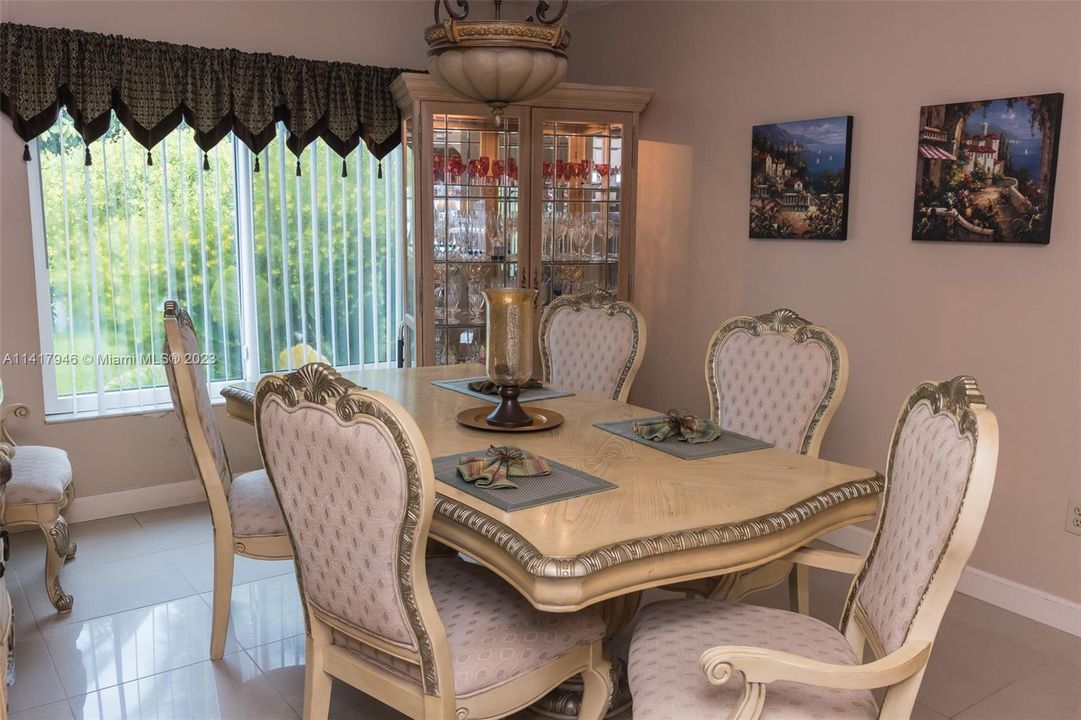 Recently Sold: $689,000 (4 beds, 4 baths, 2337 Square Feet)