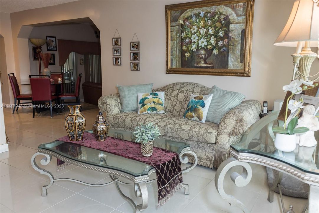 Recently Sold: $689,000 (4 beds, 4 baths, 2337 Square Feet)