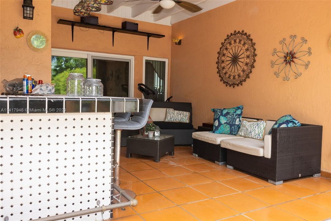 Recently Sold: $689,000 (4 beds, 4 baths, 2337 Square Feet)