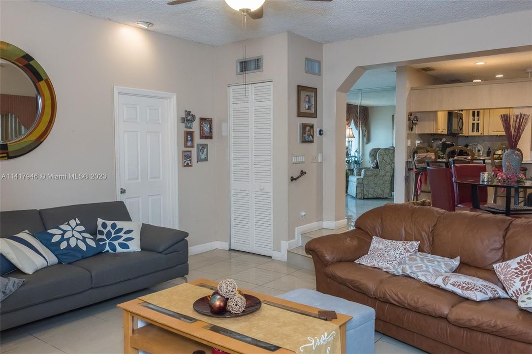 Recently Sold: $689,000 (4 beds, 4 baths, 2337 Square Feet)