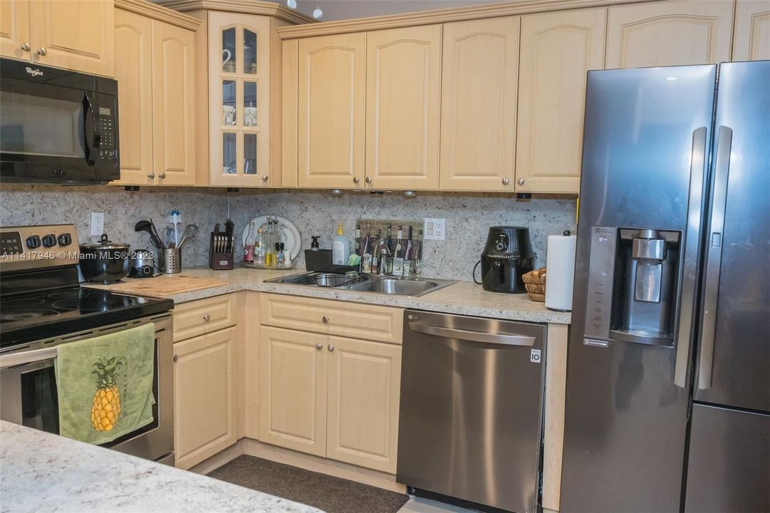 Recently Sold: $689,000 (4 beds, 4 baths, 2337 Square Feet)