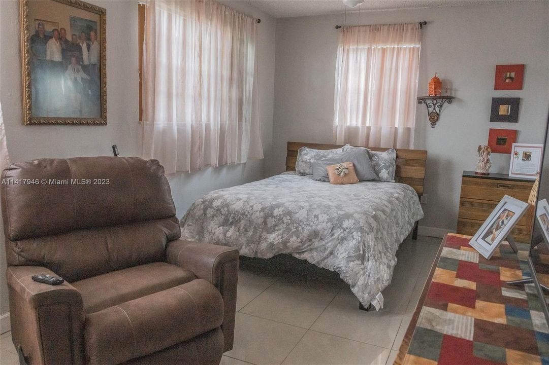 Recently Sold: $689,000 (4 beds, 4 baths, 2337 Square Feet)