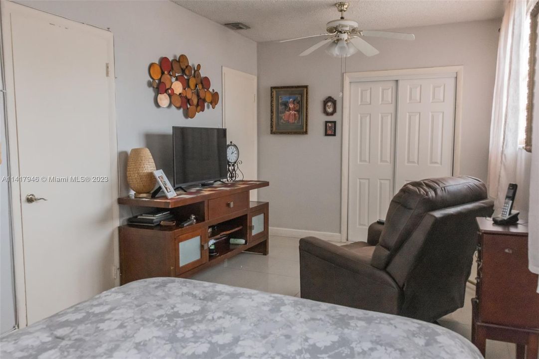 Recently Sold: $689,000 (4 beds, 4 baths, 2337 Square Feet)