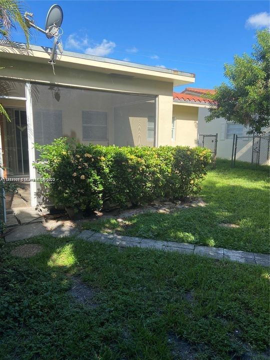 Recently Rented: $2,950 (3 beds, 2 baths, 3090 Square Feet)