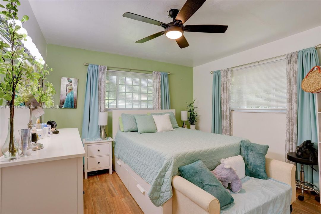 Recently Sold: $559,000 (3 beds, 2 baths, 1732 Square Feet)