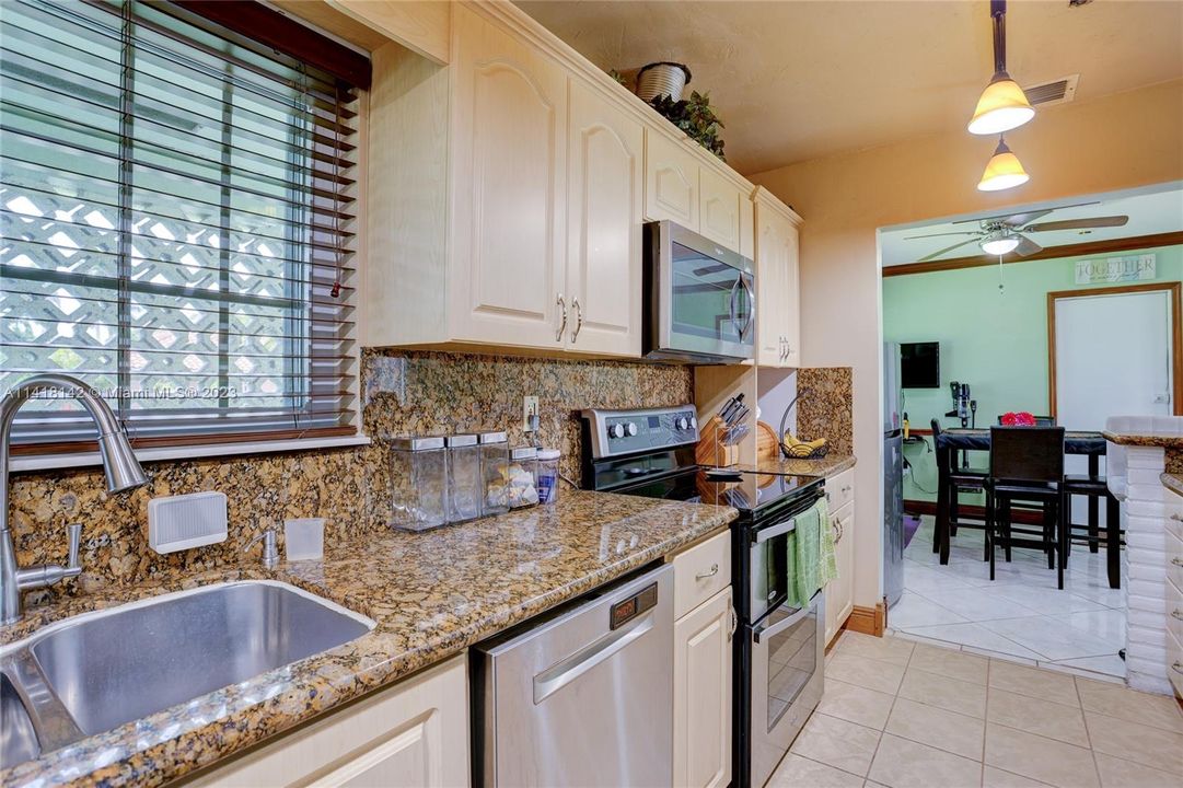 Recently Sold: $559,000 (3 beds, 2 baths, 1732 Square Feet)