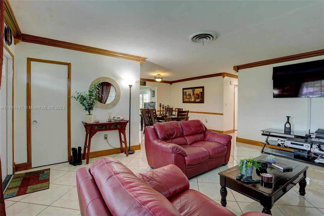 Recently Sold: $559,000 (3 beds, 2 baths, 1732 Square Feet)