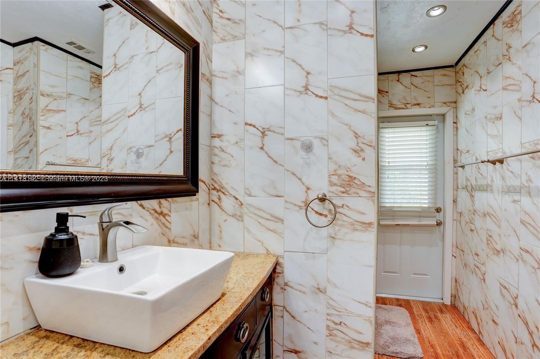 Recently Sold: $559,000 (3 beds, 2 baths, 1732 Square Feet)