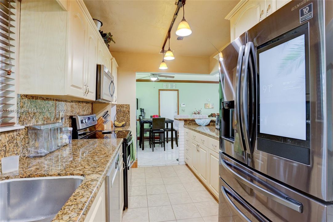 Recently Sold: $559,000 (3 beds, 2 baths, 1732 Square Feet)