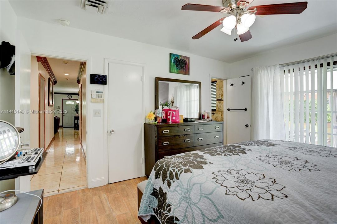 Recently Sold: $559,000 (3 beds, 2 baths, 1732 Square Feet)