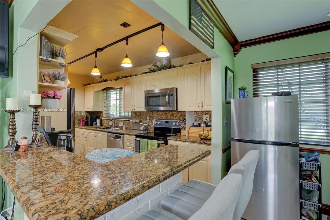 Recently Sold: $559,000 (3 beds, 2 baths, 1732 Square Feet)