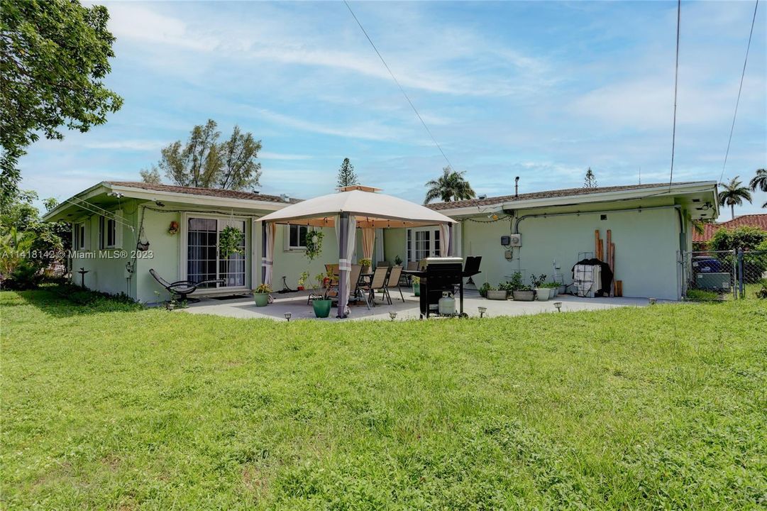 Recently Sold: $559,000 (3 beds, 2 baths, 1732 Square Feet)