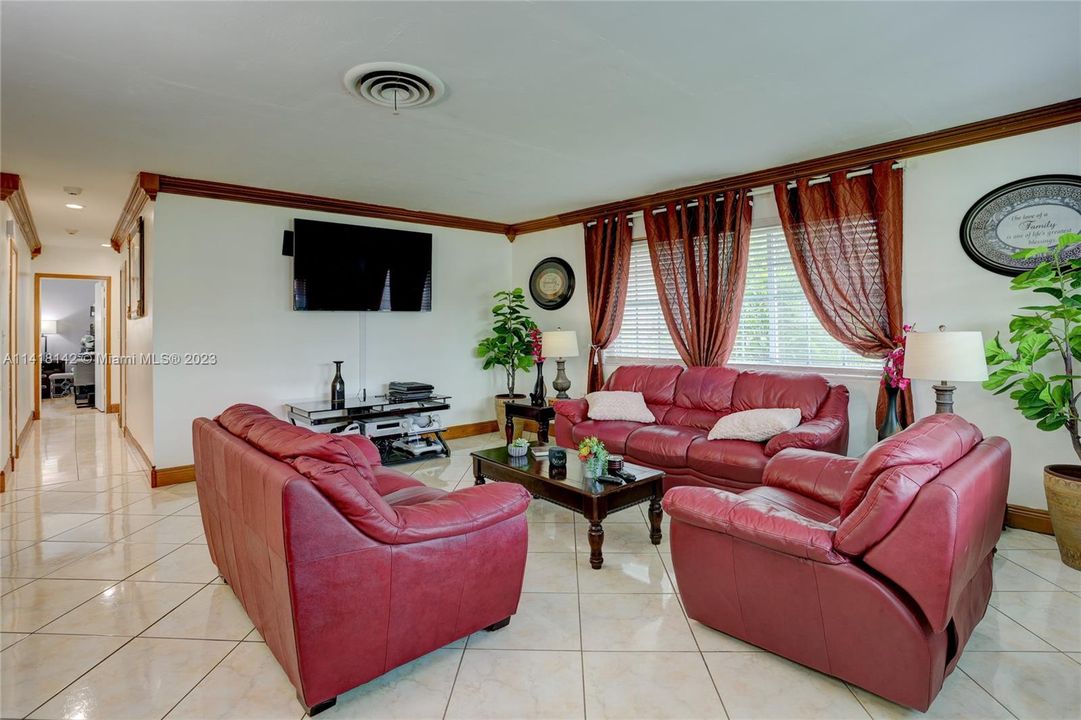 Recently Sold: $559,000 (3 beds, 2 baths, 1732 Square Feet)