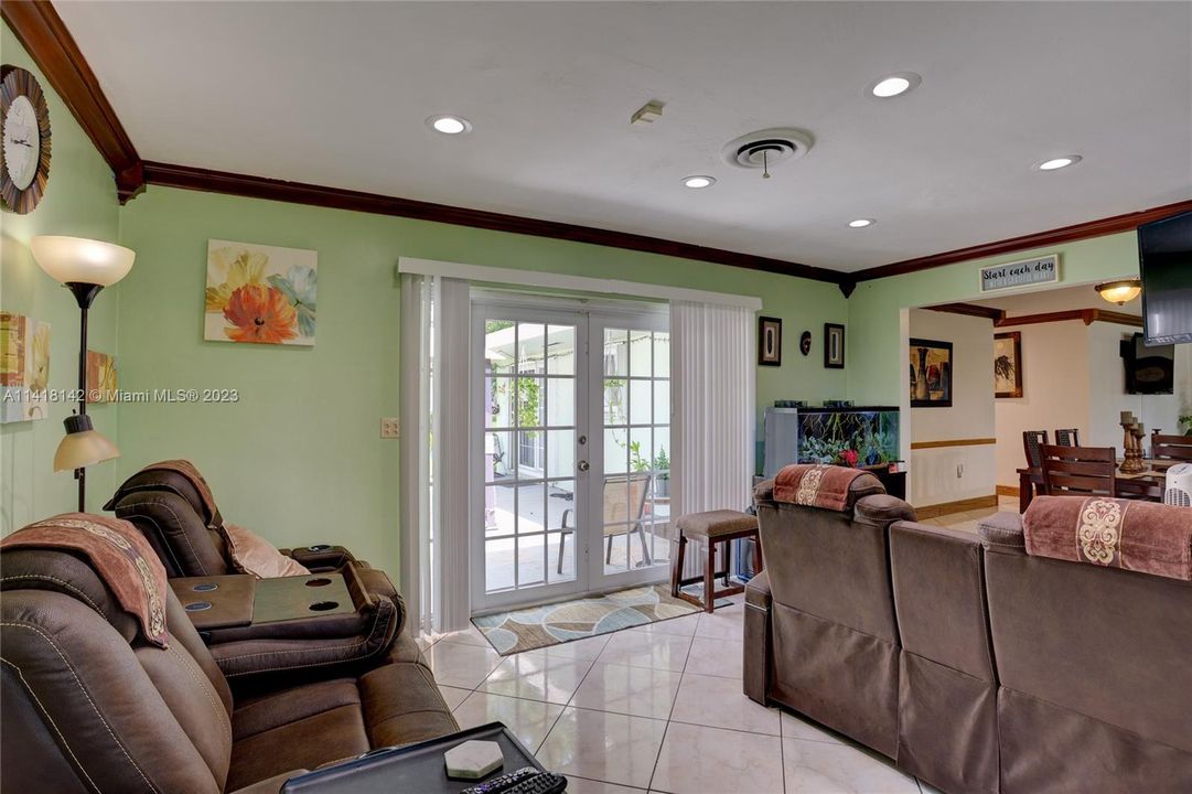 Recently Sold: $559,000 (3 beds, 2 baths, 1732 Square Feet)