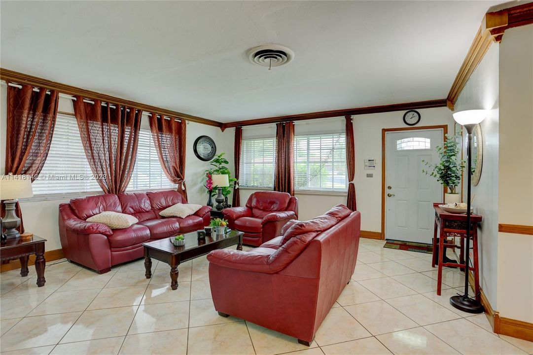 Recently Sold: $559,000 (3 beds, 2 baths, 1732 Square Feet)