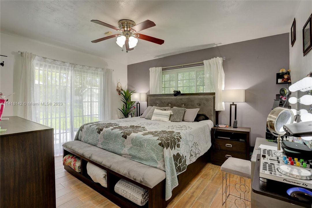 Recently Sold: $559,000 (3 beds, 2 baths, 1732 Square Feet)