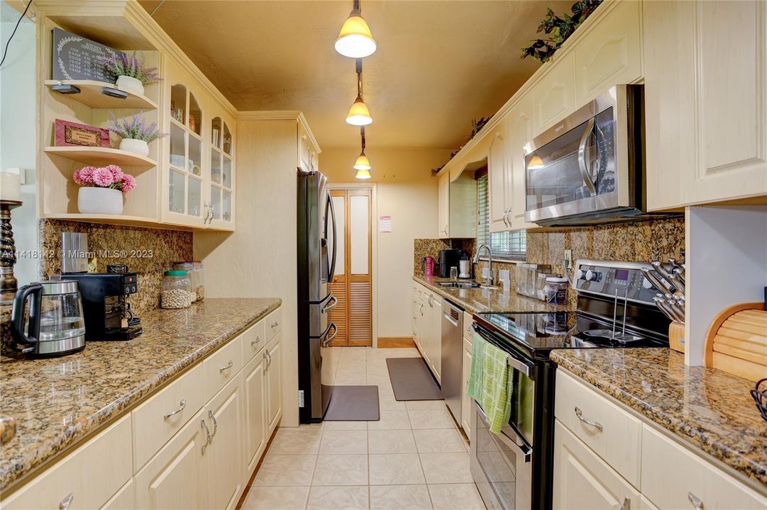 Recently Sold: $559,000 (3 beds, 2 baths, 1732 Square Feet)