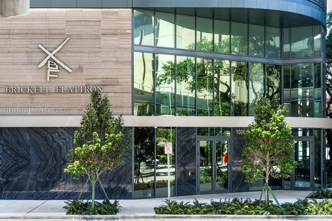 Recently Rented: $8,250 (2 beds, 2 baths, 1401 Square Feet)