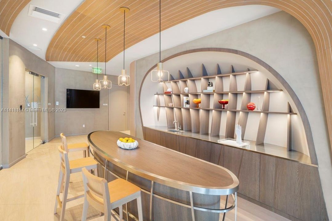 Recently Rented: $8,250 (2 beds, 2 baths, 1401 Square Feet)