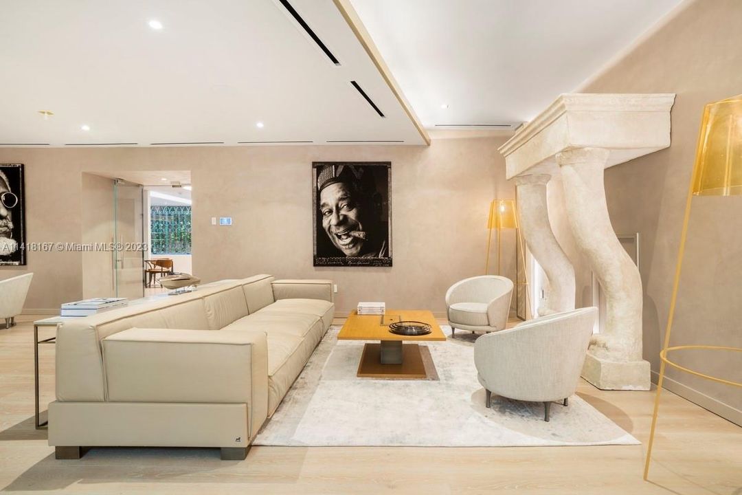 Recently Rented: $8,250 (2 beds, 2 baths, 1401 Square Feet)