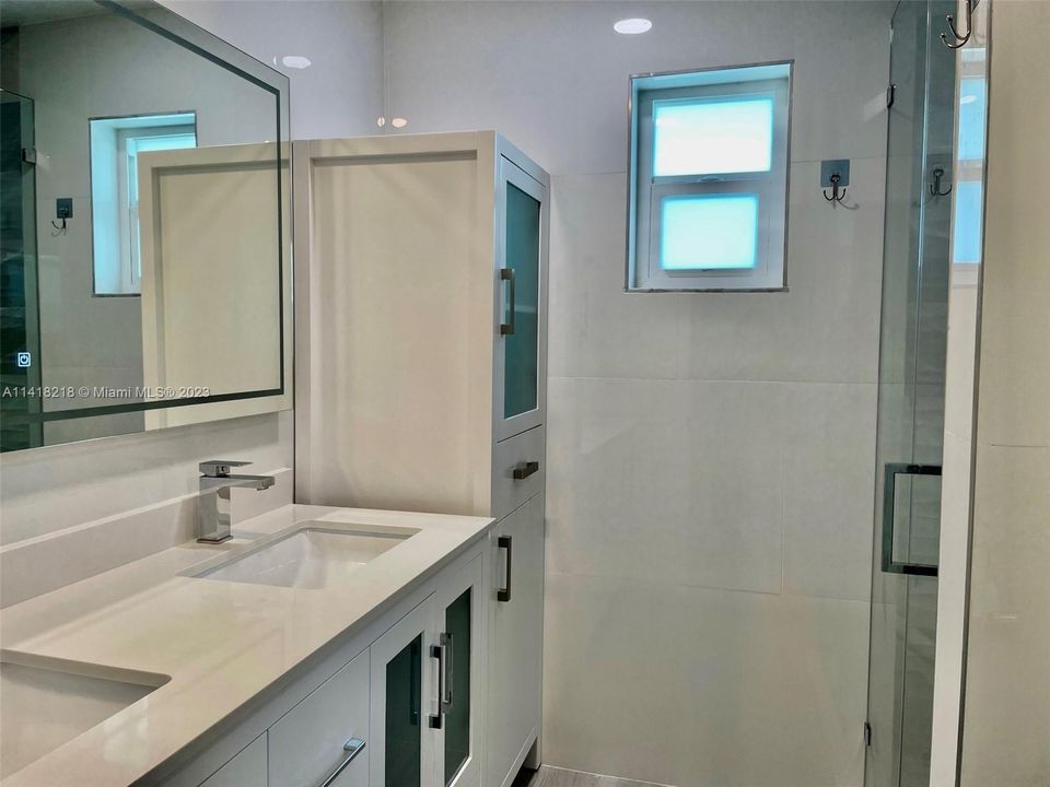 Recently Rented: $5,000 (4 beds, 2 baths, 1773 Square Feet)