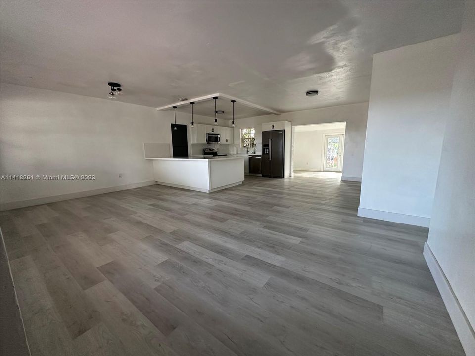 Recently Sold: $550,000 (3 beds, 2 baths, 1647 Square Feet)