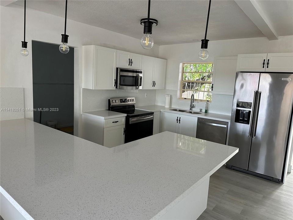 Recently Sold: $550,000 (3 beds, 2 baths, 1647 Square Feet)