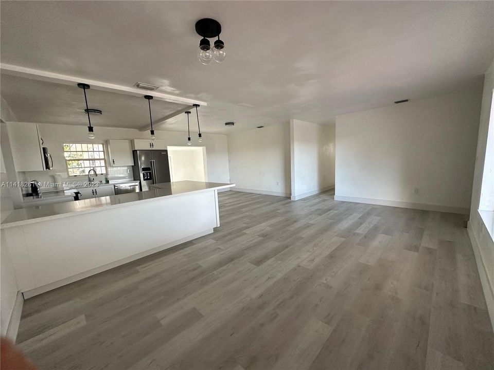 Recently Sold: $550,000 (3 beds, 2 baths, 1647 Square Feet)