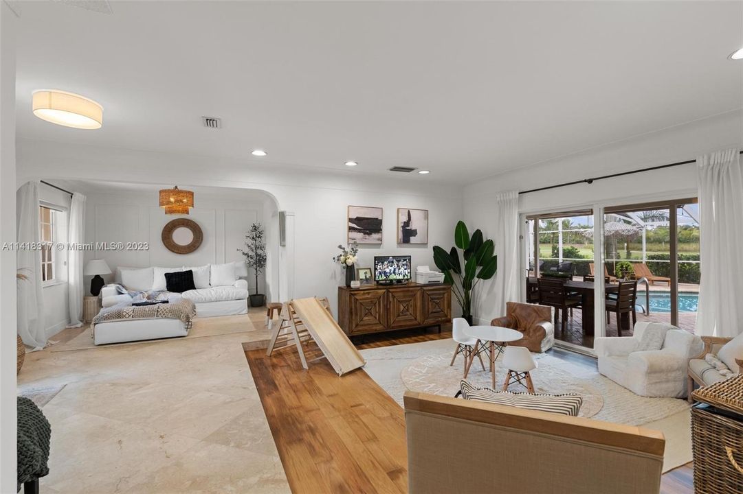 Recently Sold: $949,000 (3 beds, 2 baths, 2266 Square Feet)