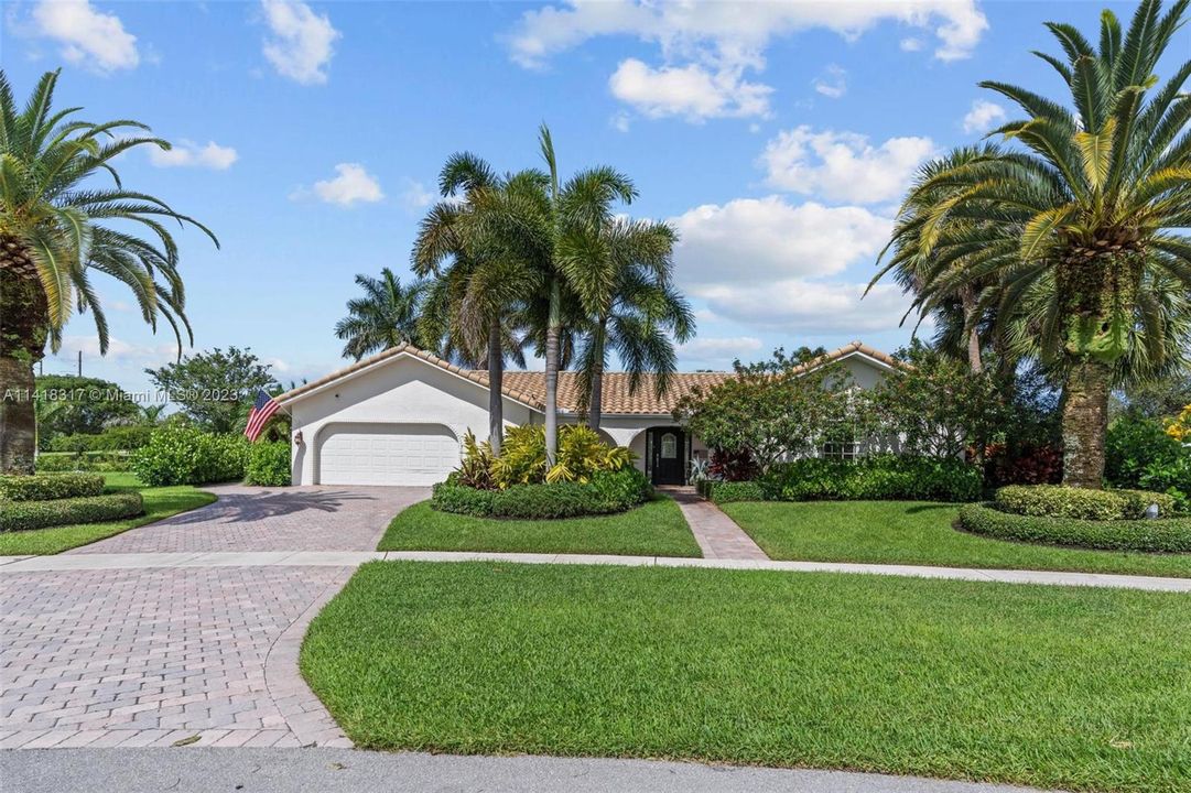 Recently Sold: $949,000 (3 beds, 2 baths, 2266 Square Feet)