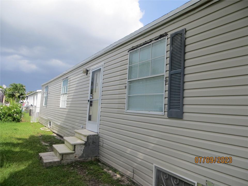 Active With Contract: $258,900 (3 beds, 2 baths, 1430 Square Feet)