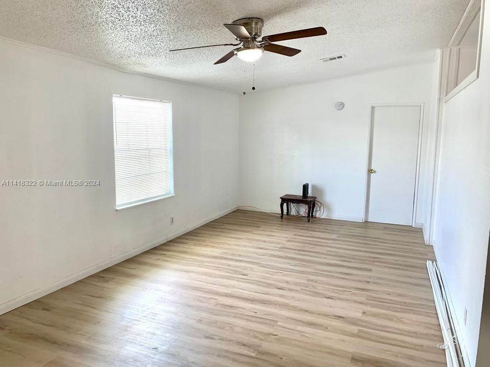 Active With Contract: $258,900 (3 beds, 2 baths, 1430 Square Feet)