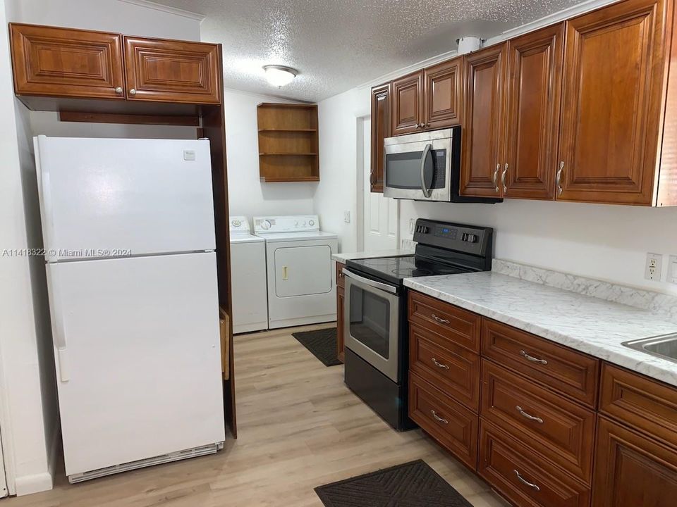 Active With Contract: $258,900 (3 beds, 2 baths, 1430 Square Feet)