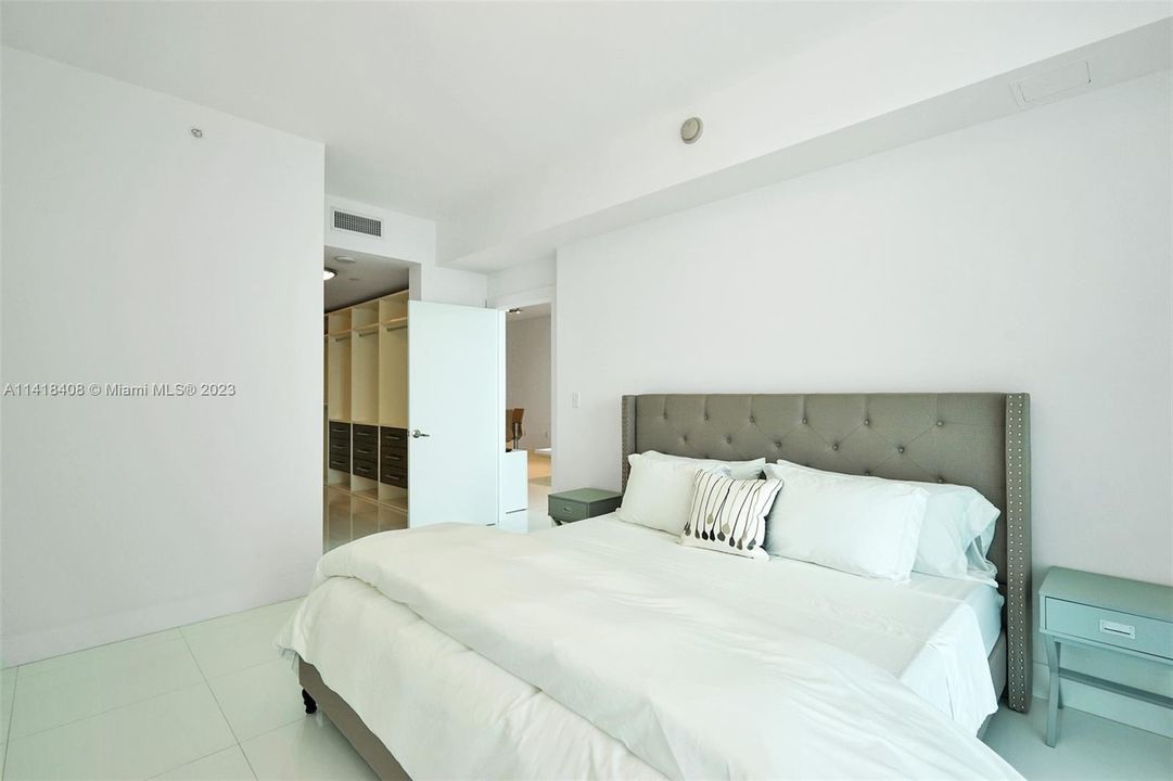 Recently Rented: $4,700 (2 beds, 2 baths, 1031 Square Feet)