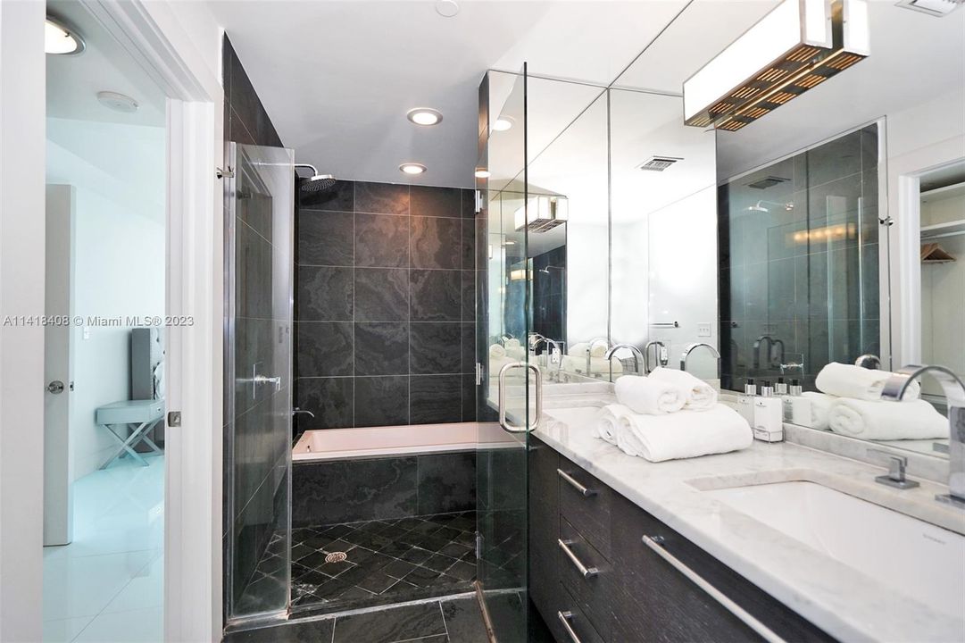 Recently Rented: $4,700 (2 beds, 2 baths, 1031 Square Feet)