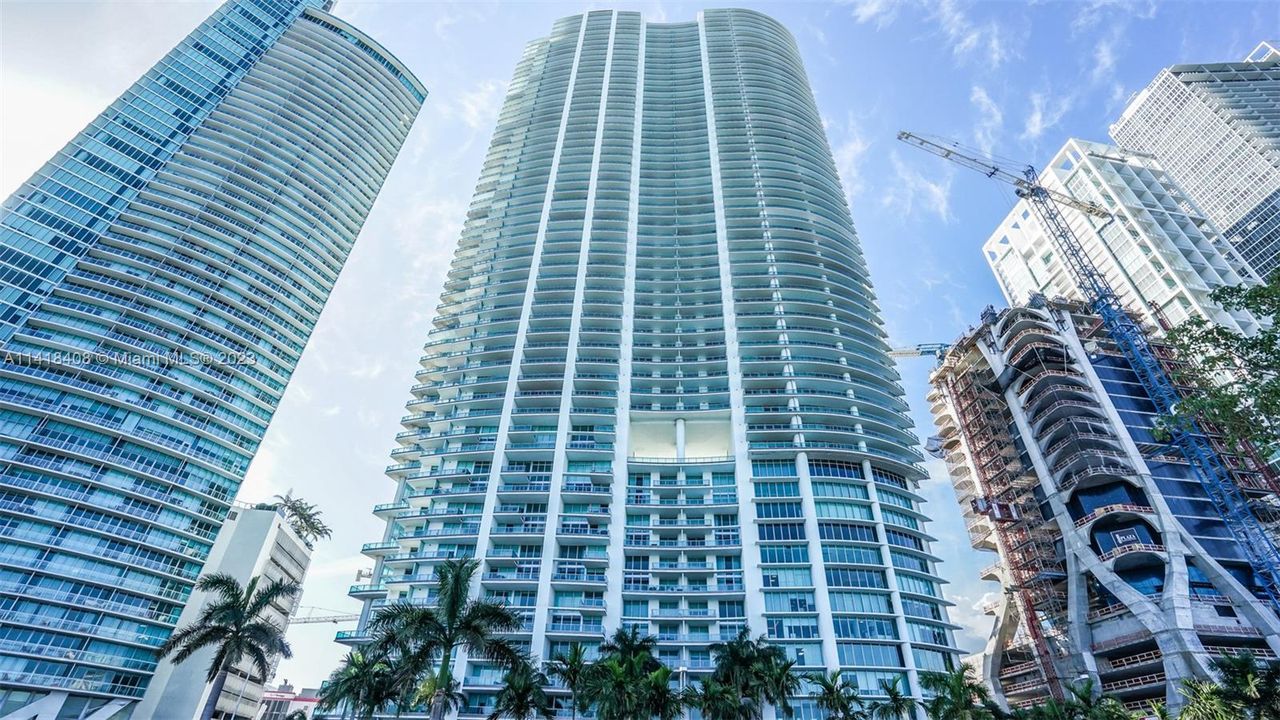 Recently Rented: $4,700 (2 beds, 2 baths, 1031 Square Feet)