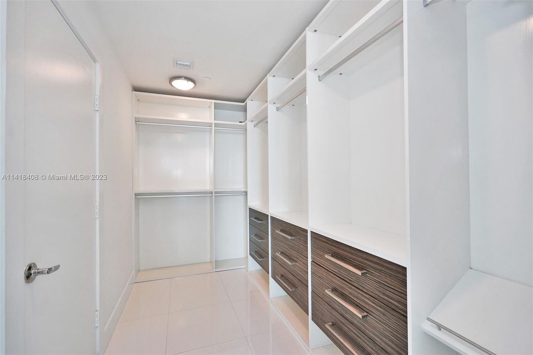 Recently Rented: $4,700 (2 beds, 2 baths, 1031 Square Feet)