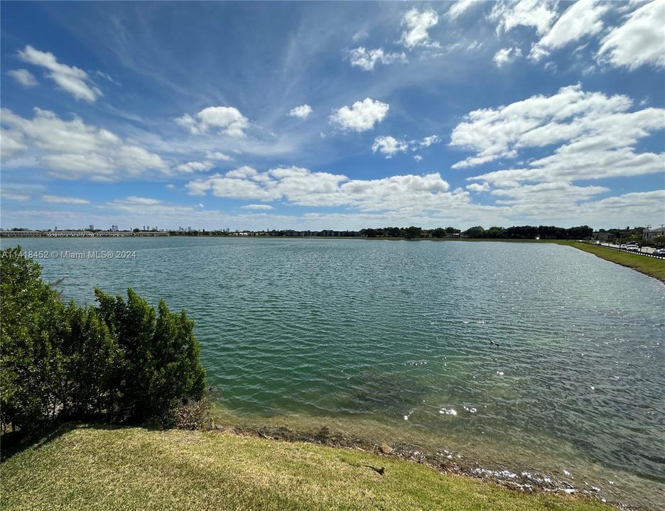 最近售出: $685,000 (4 贝兹, 3 浴室, 2086 平方英尺)