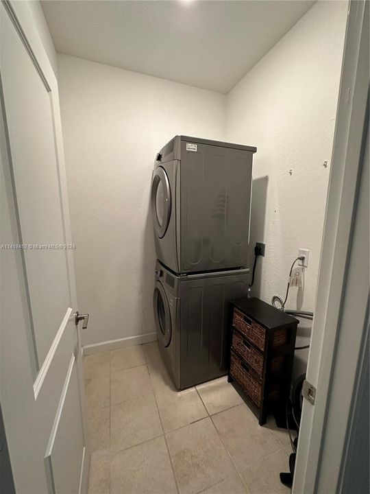 最近售出: $685,000 (4 贝兹, 3 浴室, 2086 平方英尺)